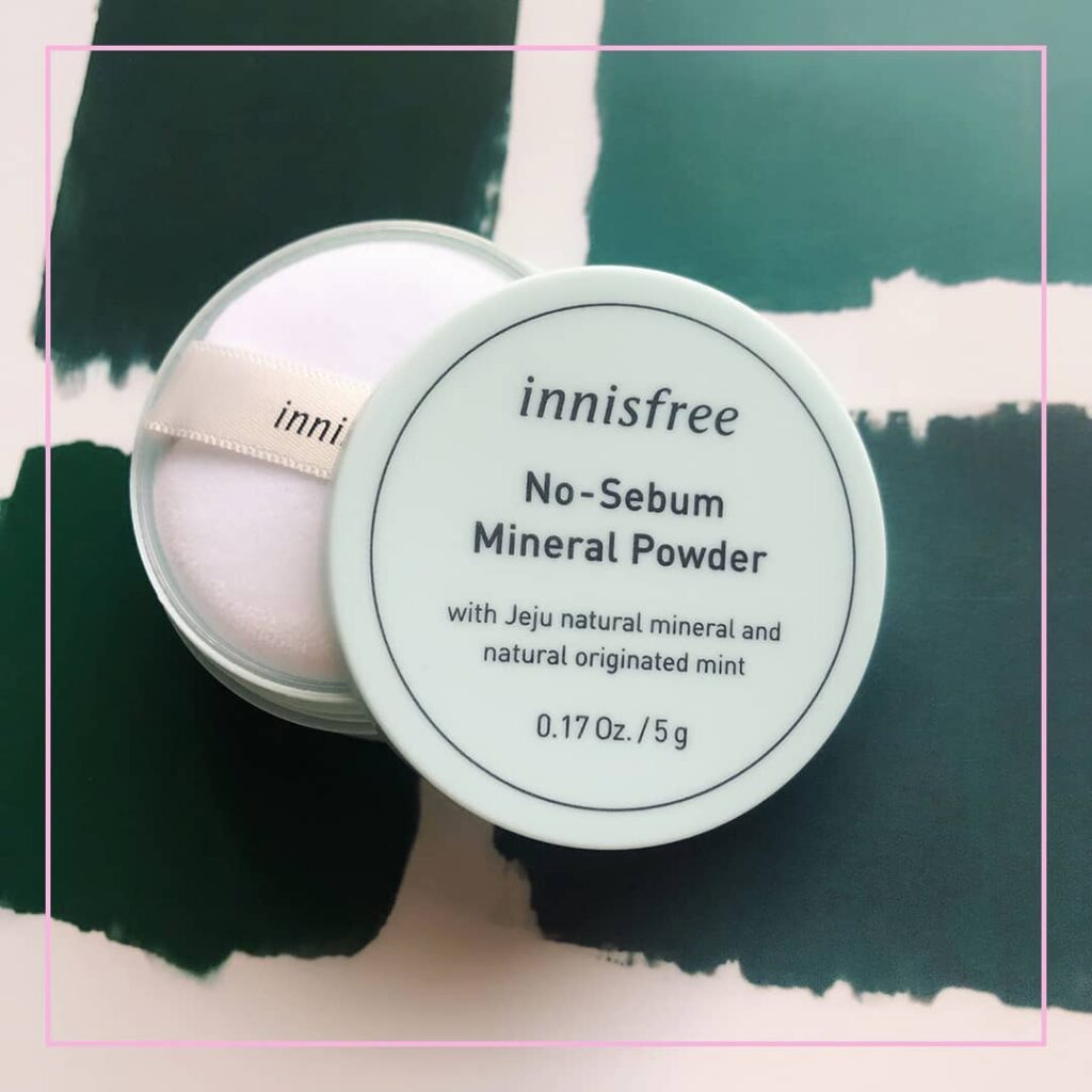 【本日のご褒美】暑さとマスク着用が続く日々に、改めて効果を実感している「イニスフリー」の名品、「ノーセバム ミネラルパウダー」さらさらの肌をキープできるし、手の