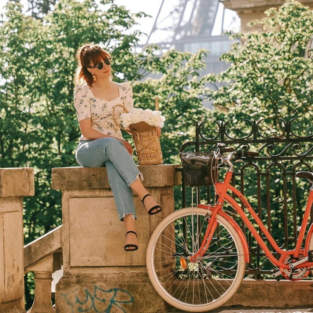 #ELLEfashion フランス政府が自転車利用を推進していることから、パリジェンヌのたちの移動手段はいま、もっぱら自転車にアクティブに見えがちな自転車さえ、 #ELLEfashion フランス政府が自転車利用を推進していることから、パリジェンヌのたちの移動手段はいま、もっぱら自転車にアクティブに見えがちな自転車さえ、
