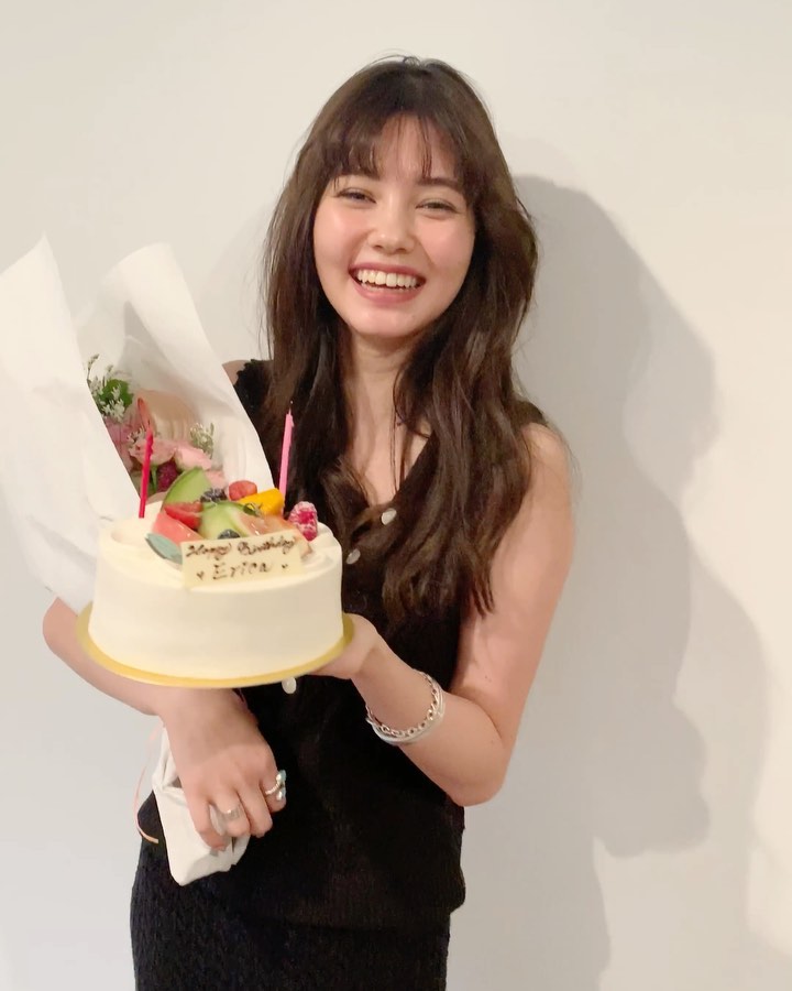 ちょっと早めに 歳フライングおめでとう 愛花 Erica Vivi Happybirthday お誕生日おめでとう ハタチ 歳 バースデ Magmoe ちょっと早めに 歳フライングおめでとう 愛花 Erica Vivi Happybirthday お誕生日おめでとう ハタチ 歳 バースデ Magmoe