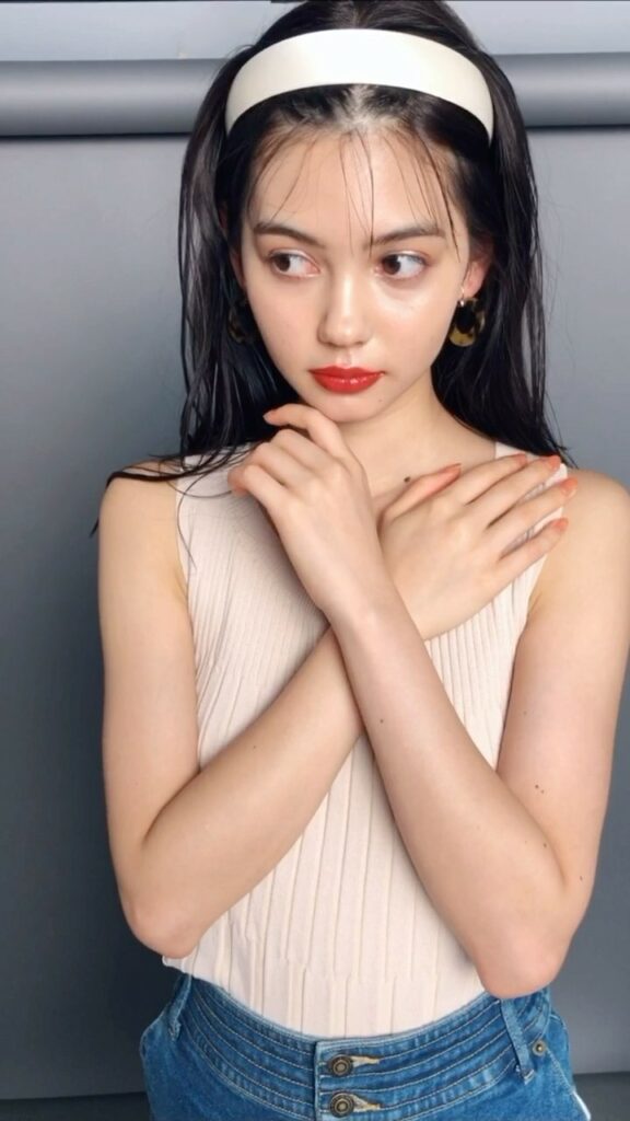 美容賢者たちが選んだ
「ViViコスメアワード2020上半期」で
1位を獲得したコスメたちでメイクやっちゃいました
今回はヘアメイクKanakoさんに