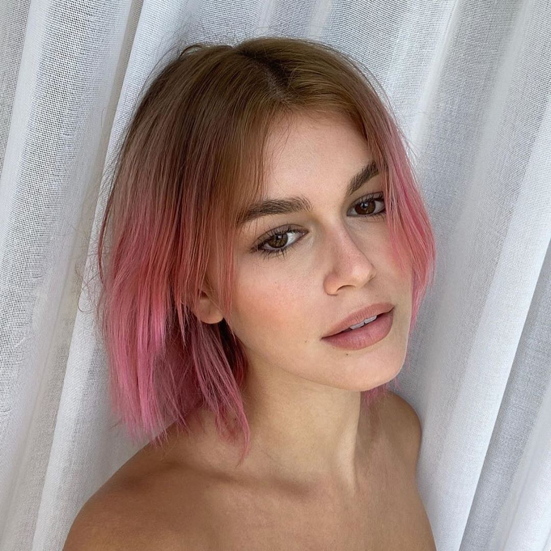 Ellebeauty 多くのセレブがいま パンデミックによる憂鬱な気分を吹っ飛ばすピンクのヘアカラーにハマリ中ビビッドな色合いからシュガードアーモンドのように Magmoe