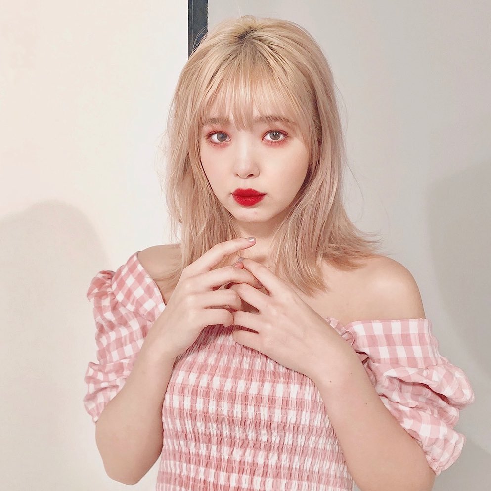長い連休楽しんでいますか Vivi10月号からオフショットをお届け いま大注目の ぴえんアイ にニコルが挑戦したよ こちらは地雷メイク風の び Magmoe 長い連休楽しんでいますか Vivi10月号からオフショットをお届け いま大注目の ぴえんアイ にニコルが挑戦したよ こちらは地雷メイク風の び Magmoe