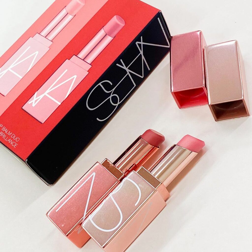 #NARS から "オーガズム" と、ダスティーローズカラーの「アフターグロー リップバーム」 のミニサイズが2本セットになって登場 10/16発売。

カルト