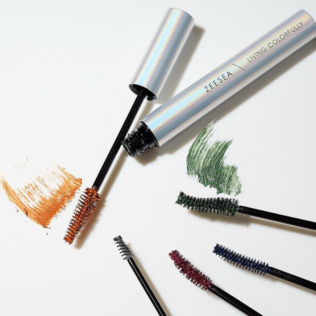 アイシャドウだけじゃ物足りない！
.
中国コスメの【ZEESEA】が待望の日本上陸“キラキラ&カラフル"な目元を演出し、美しくまつげを染め上げます。