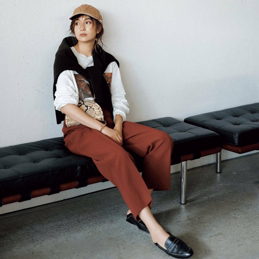 10月5日(月)、⁠⠀
シーズン問わず使えるロンTは、⁠⠀
秋配色で季節感を押さえて。⁠⠀
⁠⠀
フォトプリントなら、トレンド感も⁠⠀
手に入れつつ、オシャレ見