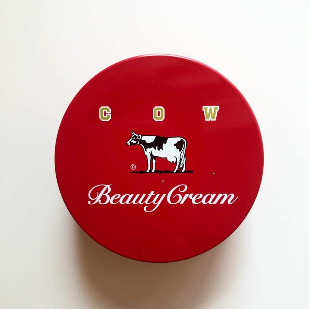 赤箱でおなじみの牛乳石鹸から、こんなに可愛いスキンケアクリームが

カウブランド 赤箱 ビューティクリーム 80g ¥700 ※全国のロフト、東急ハ