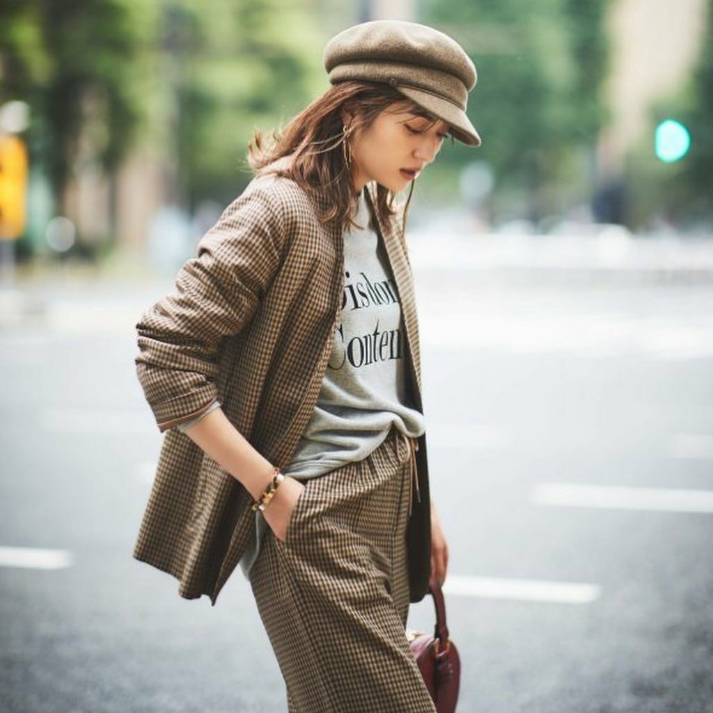 大人女子に似合う
「オシャレすぎ！秋冬帽子コーデ」４選

CLASSY.で表紙のスタイリングを務める
看板スタイリストの荒木里実さんが、
読者にも大人気帽子ブラ