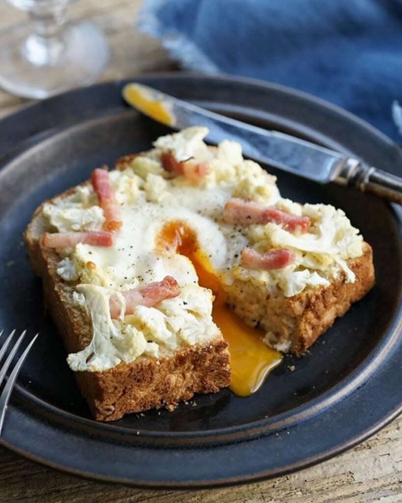 【#エルグルメレシピ 】軽く火が通ったカリフラワーのおいしさを存分に味わいたい、クリーミーなトーストレシピとろ~り卵の黄身はマスト!濃厚な卵がパン全体にじゅ 【#エルグルメレシピ 】軽く火が通ったカリフラワーのおいしさを存分に味わいたい、クリーミーなトーストレシピとろ~り卵の黄身はマスト!濃厚な卵がパン全体にじゅ