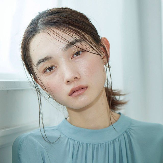 ＼マスク生活こそ“低刺激コスメ”でアイメイクを楽しもう！／
【くすみカラー&ラメライナーで上品クールな眼差しに】
・
マスク生活だからこそ、すっぴんよりも肌に優