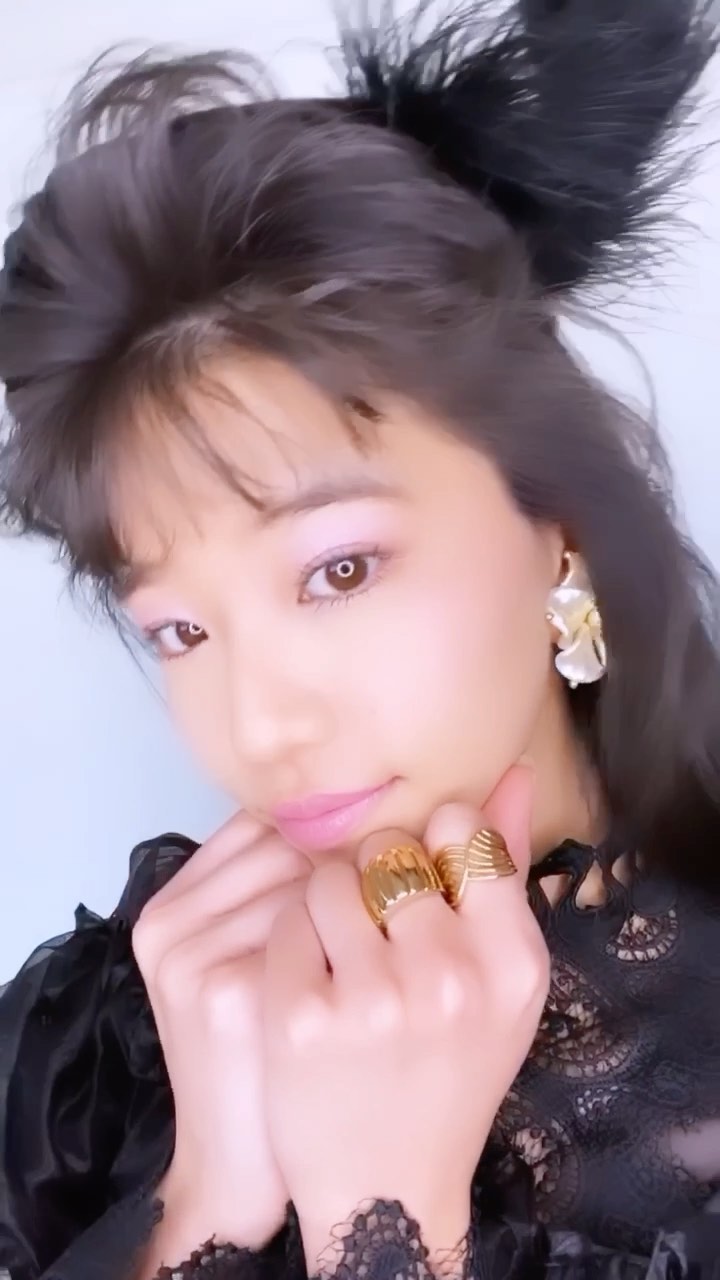リールで大人気だった Fakyのmikakoちゃんと Hinaちゃんのハロウィン激変動画 実はソロverもありまして 今日はhinaちゃんをお届け 80 Magmoe