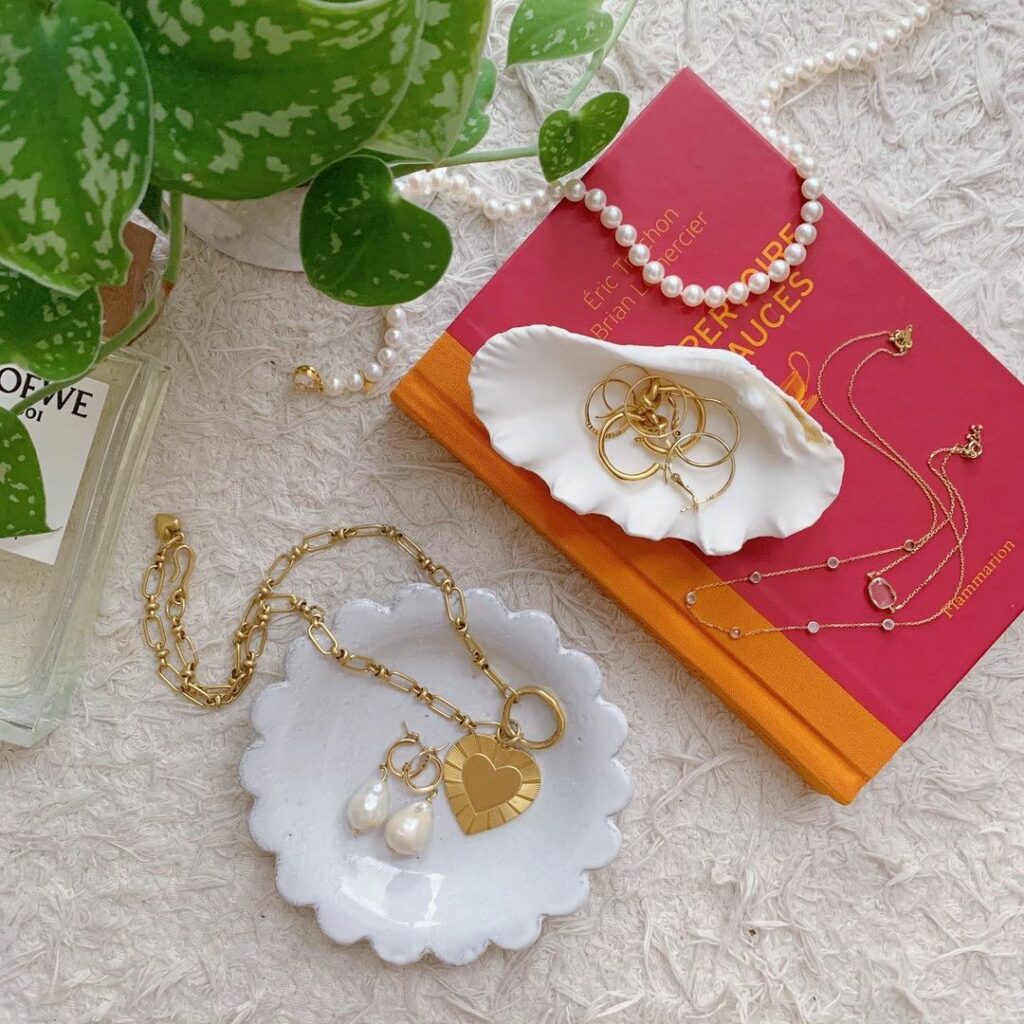 #ELLEfashion 日々のおしゃれに欠かせないアクセサリーを、おしゃれプロはどう収納する？使い勝手と見た目のおしゃれさが両立した収納術をはじめ、旅行にも役