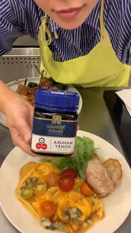 レシピはこちら マヌカハニー味噌風味のラム肉サテ マヌカハニーとゴルゴンゾーラのオムレツ 岡本ゆかこ Okamoto Yukako El Magmoe レシピはこちら マヌカハニー味噌風味のラム肉サテ マヌカハニーとゴルゴンゾーラのオムレツ 岡本ゆかこ Okamoto Yukako El Magmoe