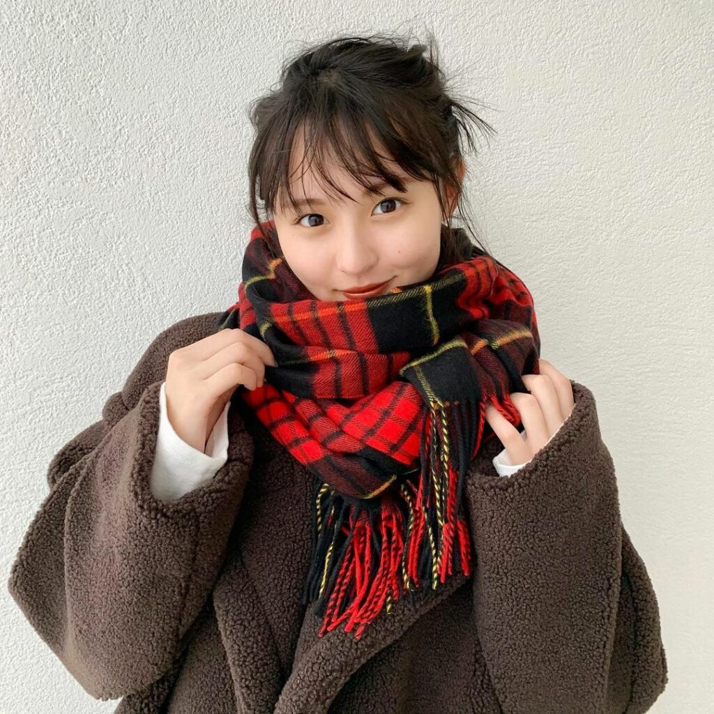 発売中のノンノ1月号「乃木坂46 4期生 ときめきふゆこもの」よりオフショをお届け﻿
﻿
本日は、マフラーに埋もれた姿がキュンすぎる#遠藤さくら と、ふわも