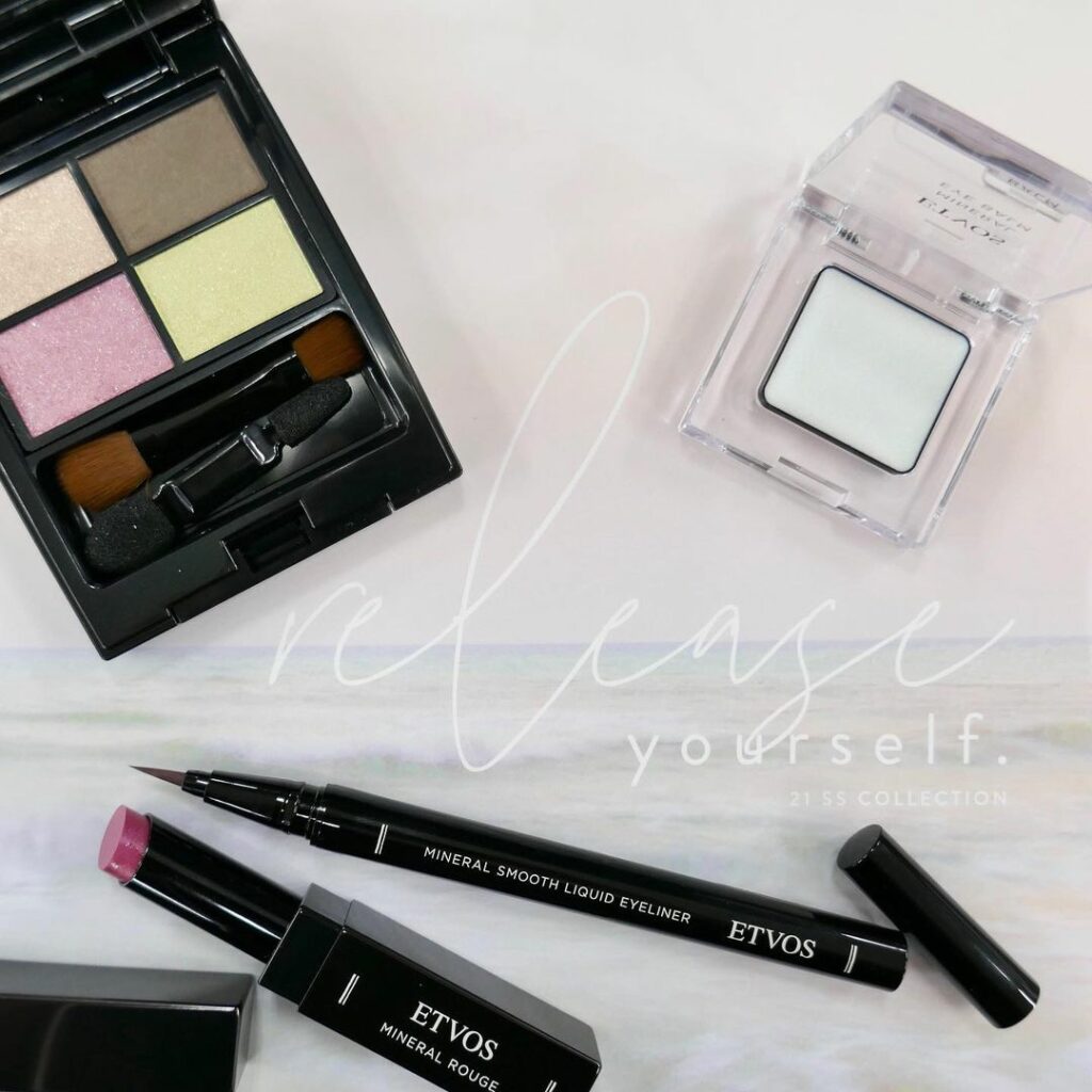 エトヴォスの2021年春夏メイクアップアイテムが届きました！
今回のテーマは、“release yourself”。
自然の力とあたたかさを感じさせるカラーが、