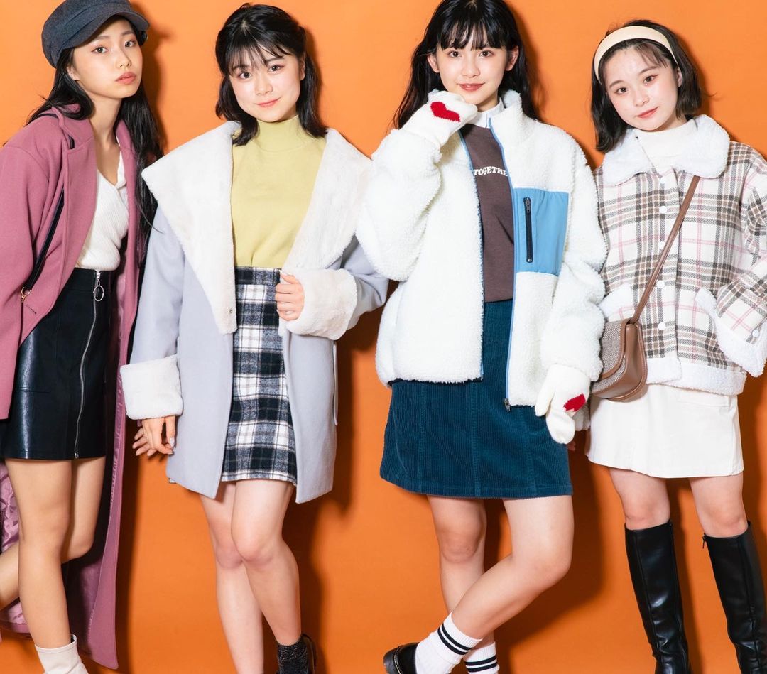 まだnewアウター買ってないってティーンズ注目 Popteen2月号でオールジャンルの1万円以下アウター特集やってるからチェックしてね Popteen りこ Magmoe