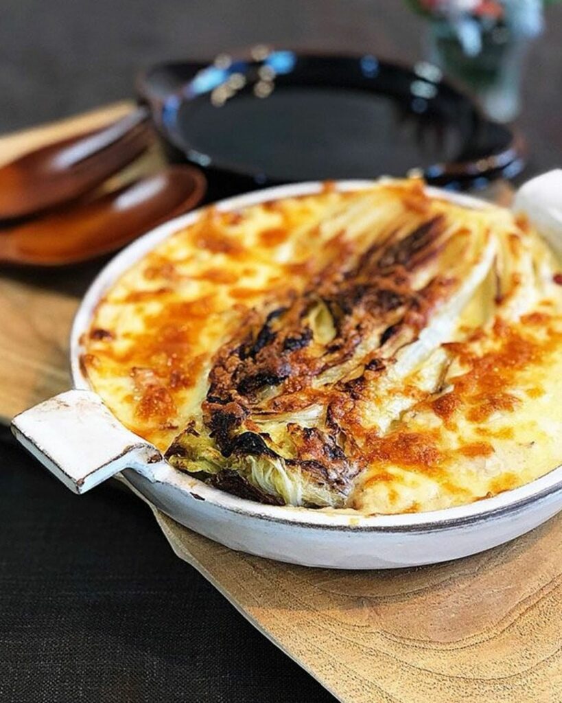【#エルグルメレシピ 】ミニ白菜を大胆に使ったビジュアル系グラタンは、白菜の甘みをチーズとベーコンが引き立てる。リッチな味わいは大人から子どもまで大喜び♡ 【#エルグルメレシピ 】ミニ白菜を大胆に使ったビジュアル系グラタンは、白菜の甘みをチーズとベーコンが引き立てる。リッチな味わいは大人から子どもまで大喜び♡
