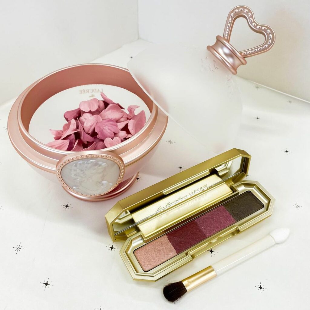 #ラデュレ の #春新色 速報 3/1発売。

レ・メルヴェイユーズ ラデュレ フェイスカラー サクラ 1種 ￥7000【数量限定】
日本人をはじめ多くの人にと