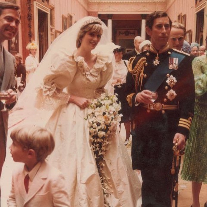 レアな写真の数々で振り返る、ダイアナ妃とチャールズ皇太子の結婚式﻿
﻿
﻿
1981年7月29日、レディ・ダイアナ・スペンサーは、3500名の招待客と7億5千万