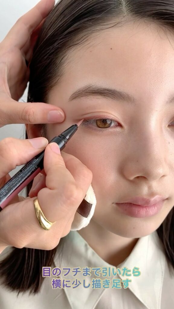 ViVi人気投票1位を獲得した
メイクをご紹介
天才よっしーこと、ヘアメイク吉崎沙世子さんが冬のおしゃれメイクを
ViVi12月号の連載『よっしーのmake u