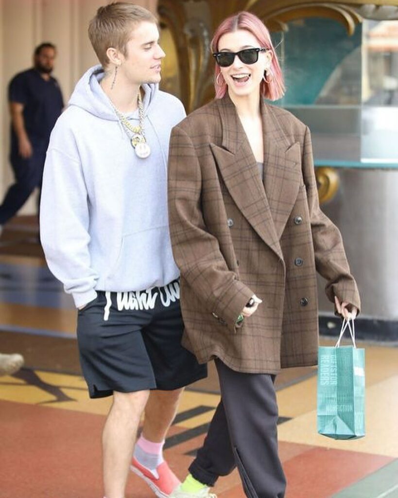 ジャスティン&ヘイリー・ビーバー夫妻のカップルコーデ集
冬のデート服に悩んだら、結婚3年目を迎えたジャスティン&ヘイリー・ビーバー夫妻をお手本にトレンドア ジャスティン&ヘイリー・ビーバー夫妻のカップルコーデ集
冬のデート服に悩んだら、結婚3年目を迎えたジャスティン&ヘイリー・ビーバー夫妻をお手本にトレンドア