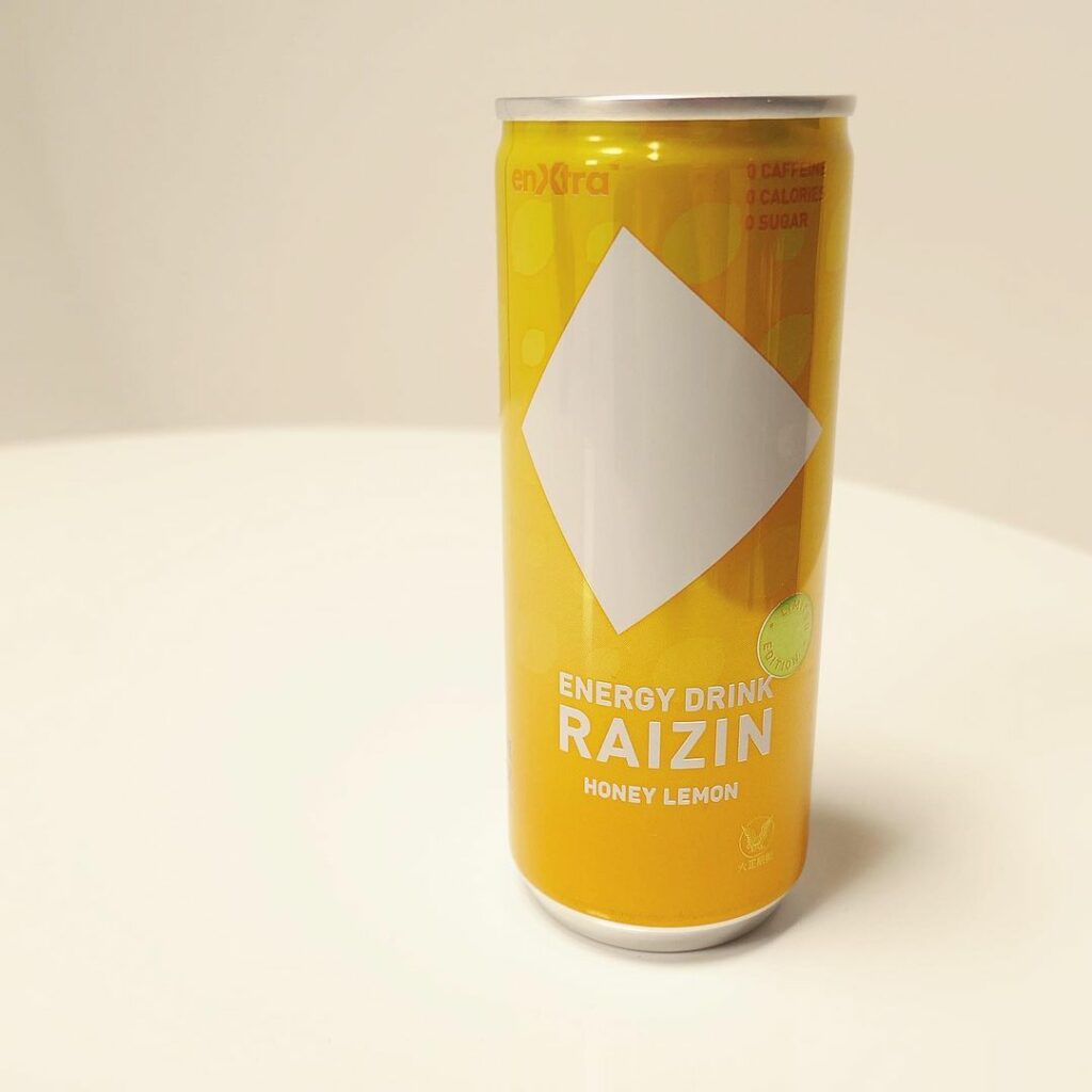 ＼エナジードリンク「RAIZIN（ライジン）」から、新フレーバーが登場！／
「ライジン」シリーズは、カフェインに代わる新素材としてショウガ科の植物“ガランガル（