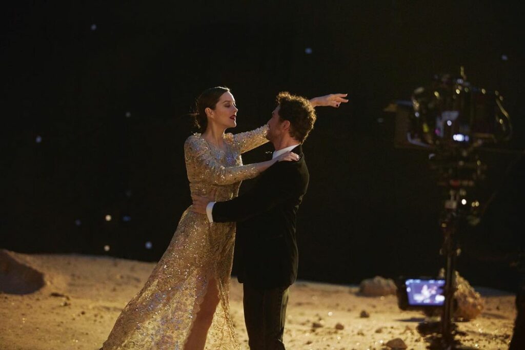 菅付雅信連載「不易と流行のあいだ」　性的誘惑を離れて香水を「着る」（有料会員限定記事）

ファッションという「今」にのみフォーカスする産業を歴史の文脈で捉え直す