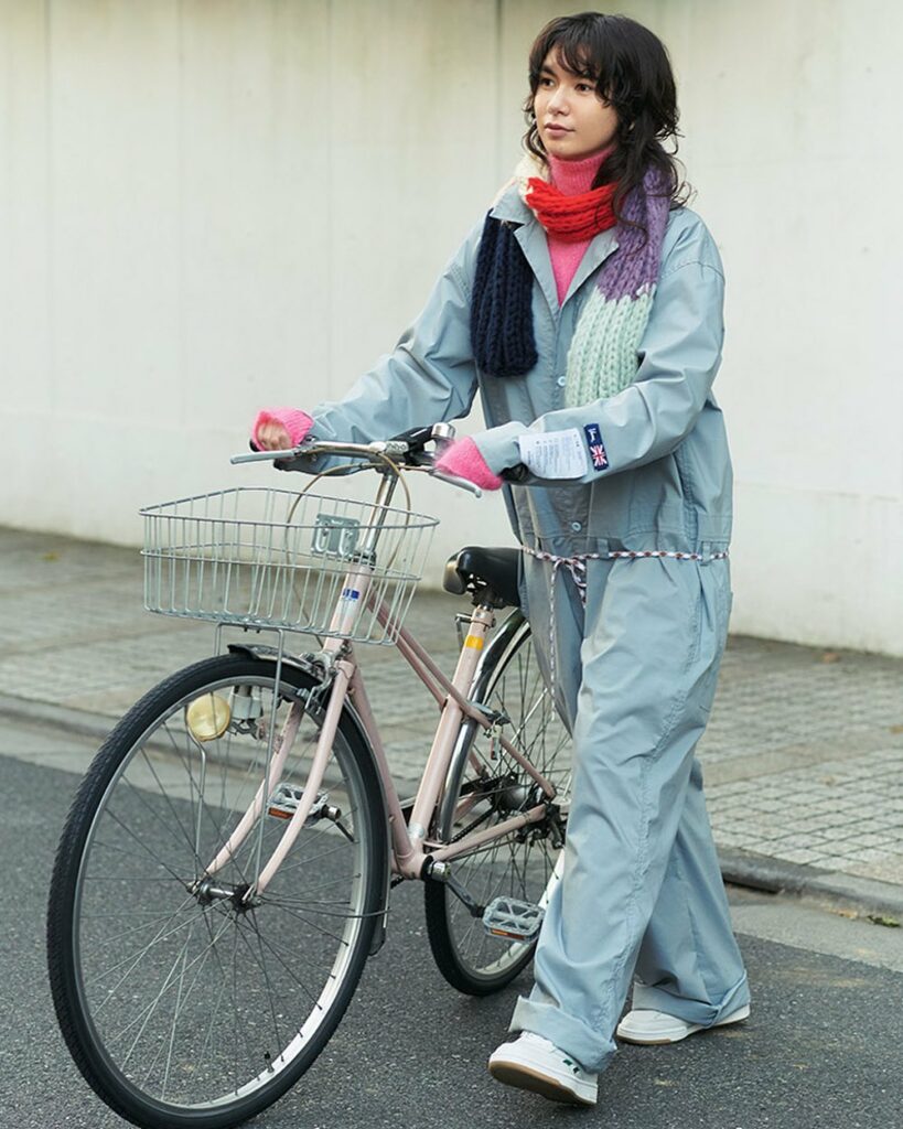 話題の1枚、ぜひ手に入れたい
オールインワンは〈エフシーイー〉と〈ヤーモ〉、そして〈ディガウェル〉のトリプルコラボ！オールインワン ¥58,000（エフシーイー