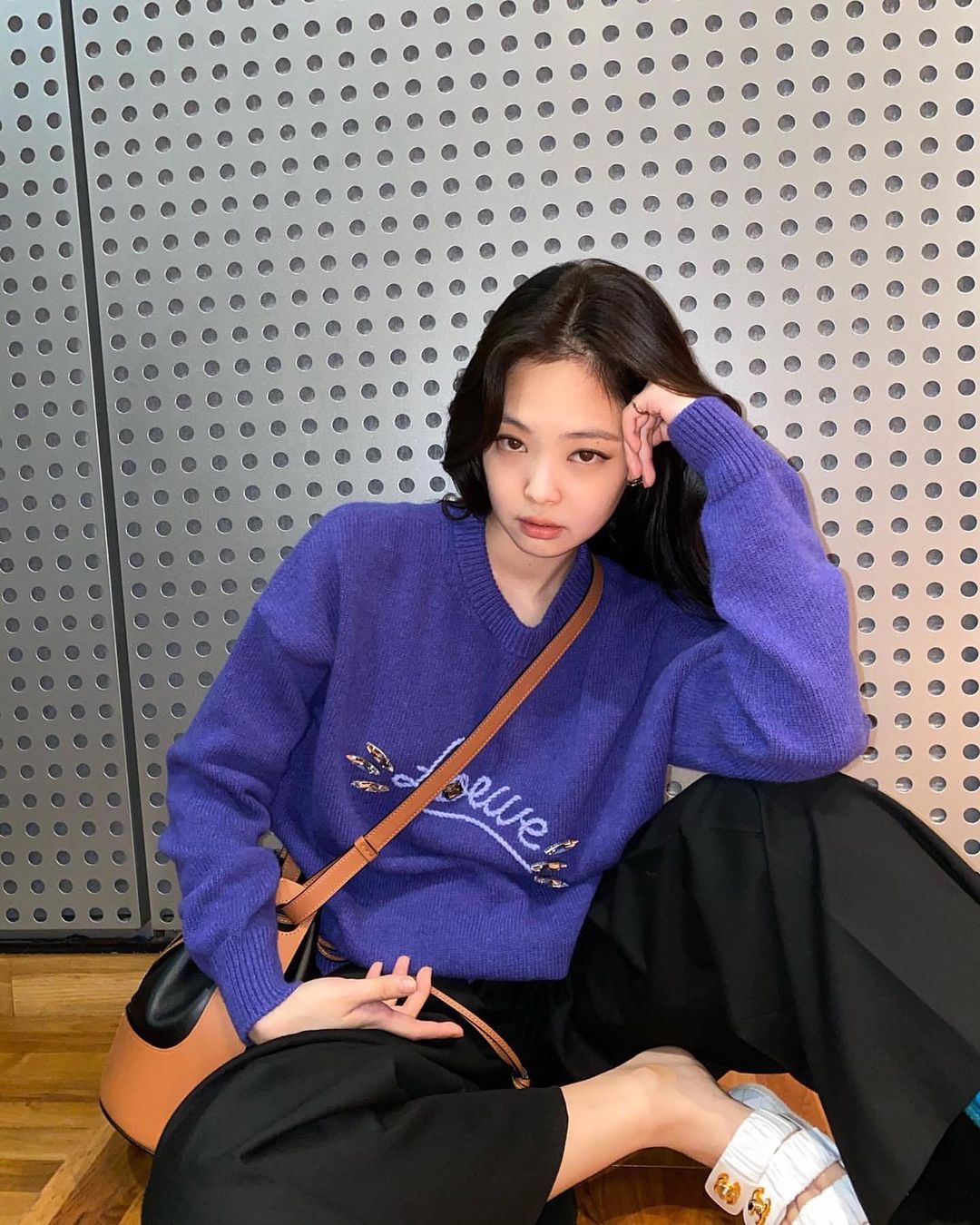 Blackpinkジェニの楽ちんおしゃれな私服コーデ おうち時間が長くなりそうなこの冬は 着心地の良いリラックスムードな服を選びたい Blackpinkジ Magmoe Blackpinkジェニの楽ちんおしゃれな私服コーデ おうち時間が長くなりそうなこの冬は 着心地の良いリラックスムードな服を選びたい Blackpinkジ Magmoe