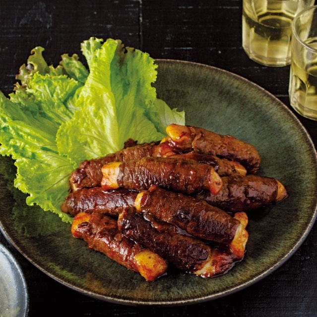 坂田阿希子さんの「お餅の牛肉巻き」レシピ

LEE公式レシピ検索サイト
「 #おいしいLEEレシピ 」から、
お餅アレンジレシピをお届け！
サイトでは他にもお餅