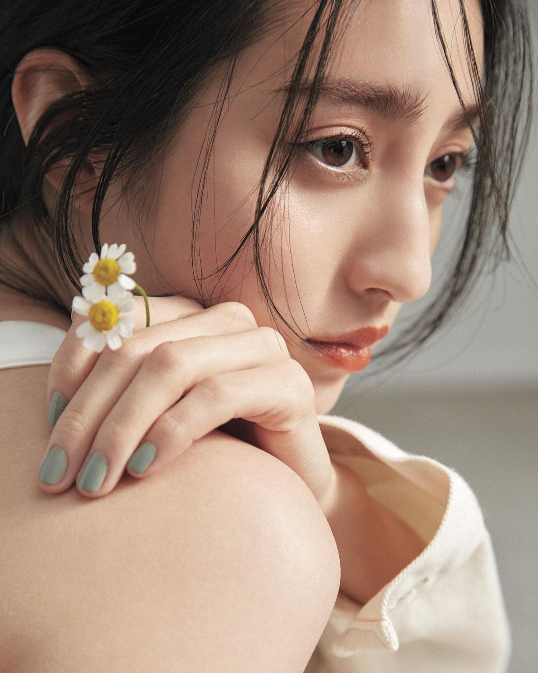 Sweet2月号には女優の堀田茜さんが登場 美しい横顔をお裾分けしちゃいます 実は子供の頃から美容が大好きな堀田茜さん 紙面ではおすすめのコスメ ス Magmoe Sweet2月号には女優の堀田茜さんが登場 美しい横顔をお裾分けしちゃいます 実は子供の頃から美容が大好きな堀田茜さん 紙面ではおすすめのコスメ ス Magmoe
