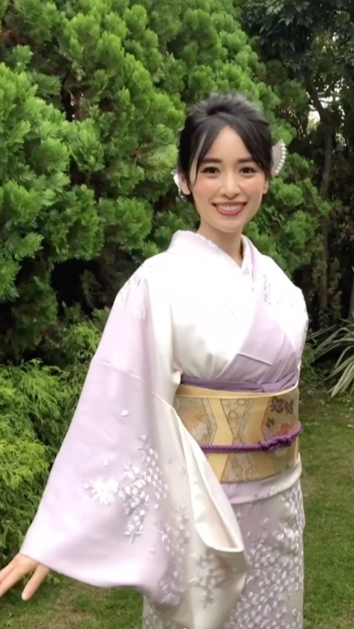 遅くなりましたが 1月号で掲載した泉里香ちゃんの連載撮影風景をお届け 羽子板で遊ぶお茶目でキュートな里香ちゃんを見て 21年嫌なことを跳ね返していきましょう Magmoe