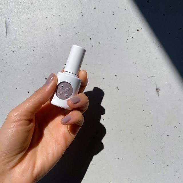 モデルとしてご活躍カイノユウ @yuio2580 さんがパープルグレージュのこなれネイルをご紹介してくださいました﻿
﻿
カイノユウさんは、モデルとしての活動の