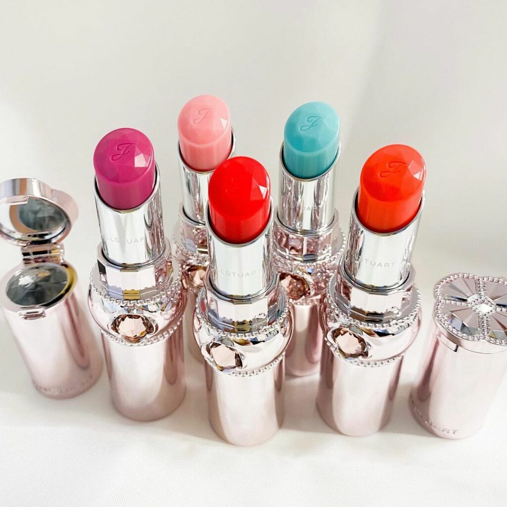 #ジルスチュアート から、春新作リップが登場 2/5新発売。【スウォッチ付きでお届け】

今回ジルスチュアートから登場するのは、ひと塗りで、ナチュラルな血色感を