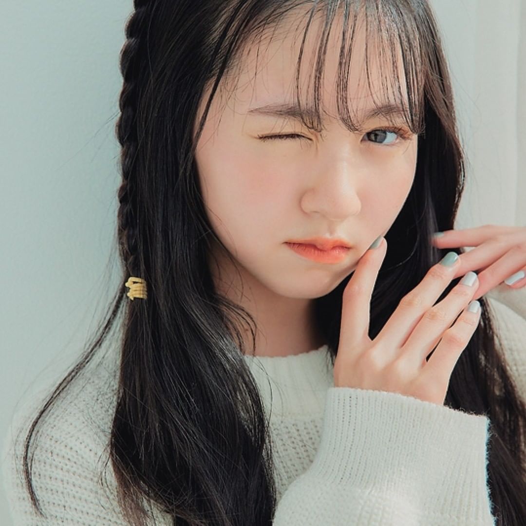 インスタがかわいいst といえば な美沙希 コスメを撮るときに意識するべき配置 スタイルよく見えるコーデ写真の撮り方などなど 極意をたっぷり教え Magmoe