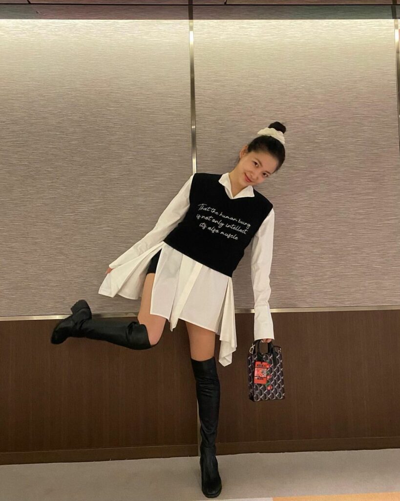 TWICEからRed Velvetまで韓国発・身長160㎝以下の小柄ガールに贈るおしゃれコーディネート集
① Red Velvet イェリ(身長158㎝) TWICEからRed Velvetまで韓国発・身長160㎝以下の小柄ガールに贈るおしゃれコーディネート集
① Red Velvet イェリ(身長158㎝)