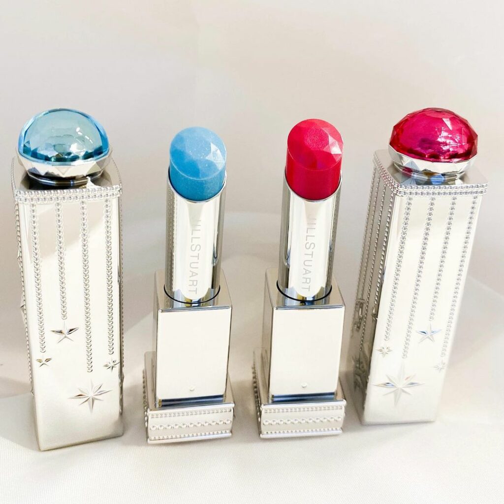 #ジルスチュアート から、ラッキージェムの新色が登場【スウォッチ付きでお届け】

幸福の宝石という意味の“Lucky Gem”。
ジルスチュアートが、1年を通し