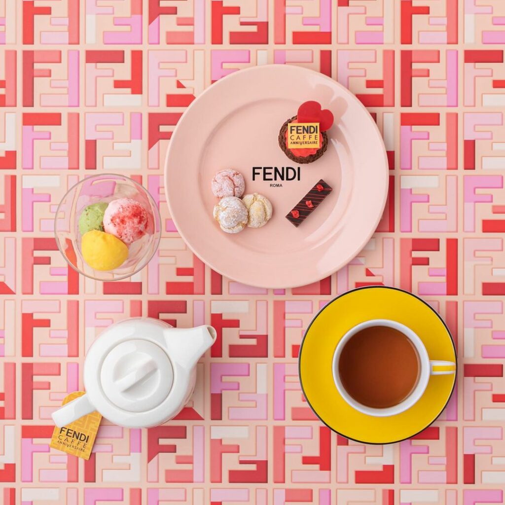 期間限定メニューが登場! 「フェンディ カフェ バイ アニヴェルセル」で祝うバレンタインデー
11月に日本初上陸したフェンディとアニヴェルセ 期間限定メニューが登場! 「フェンディ カフェ バイ アニヴェルセル」で祝うバレンタインデー
11月に日本初上陸したフェンディとアニヴェルセ