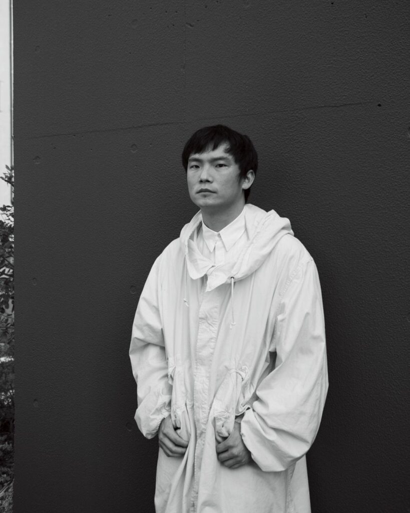 「ずっと家で過ごしながら情報だけを得て外の世界を知る現状と、移動して生きてきた自分のいままでのテーマとを、重ねて表現しようと考えました」⠀
⠀
「日産アートアワ 「ずっと家で過ごしながら情報だけを得て外の世界を知る現状と、移動して生きてきた自分のいままでのテーマとを、重ねて表現しようと考えました」⠀
⠀
「日産アートアワ