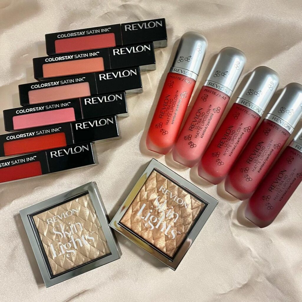 #レブロン から登場春新作コスメが続々と登場 【スウォッチ付きでお届け】

レブロンの新作コスメは、マスクをしていてもメイクを楽しめるものがずらり。
マスクを毎