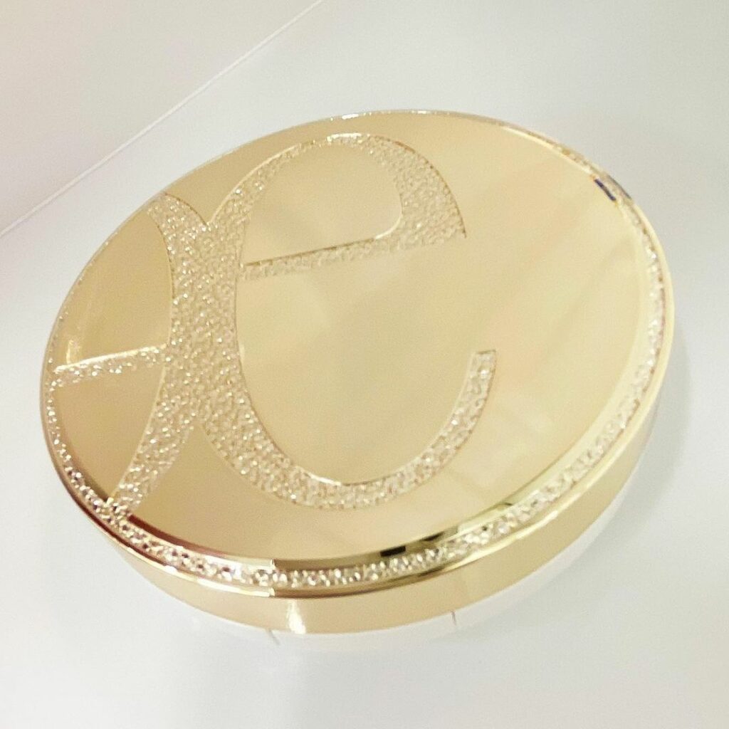 #エレガンス から、ジュレタイプのファンデーションが登場 2/15発売。

今回エレガンスから登場するのは、顔全体にトントンとスポンジでなじ