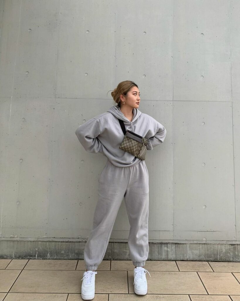 ラフなムードが今どきスウェットセットアップが気になる！﻿
﻿
海外セレブの間でも大人気のスウェットコーデセットアップで着用すればラフに見えすぎず、程よく抜け感の