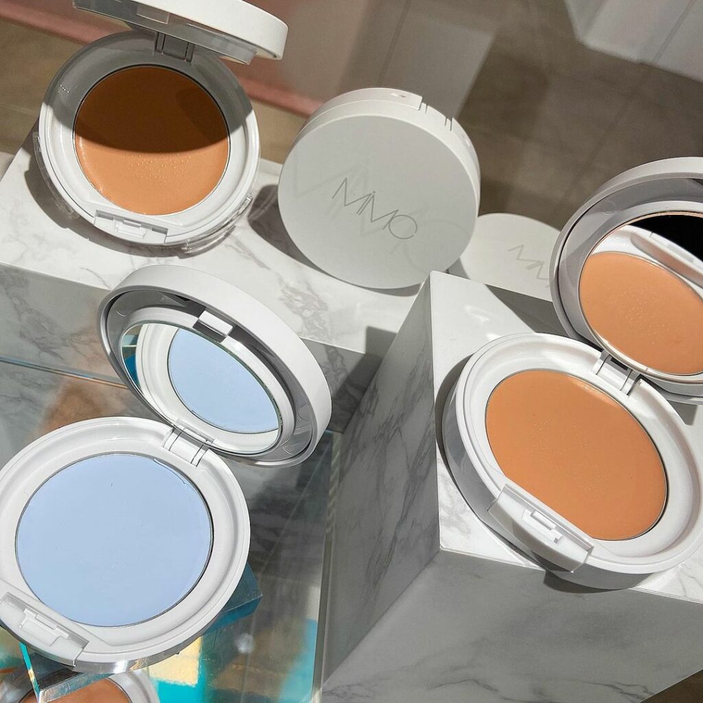 「CosmeKitchen」と「MakeKitchen」の春の新アイテム＆先行発売情報その②をご紹介！

◆画像1枚目
MiMC
「ミネラルイレイザーバーム カ