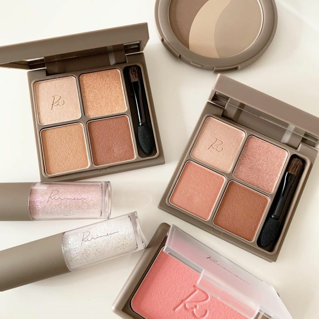 指原莉乃さんのプロデュースコスメ「Ririmew(リリミュウ)」がデビュー全色スウォッチ付きでご紹介!
<ブランドコンセプト>
本能のままに様々な表情を魅 指原莉乃さんのプロデュースコスメ「Ririmew(リリミュウ)」がデビュー全色スウォッチ付きでご紹介!
<ブランドコンセプト>
本能のままに様々な表情を魅