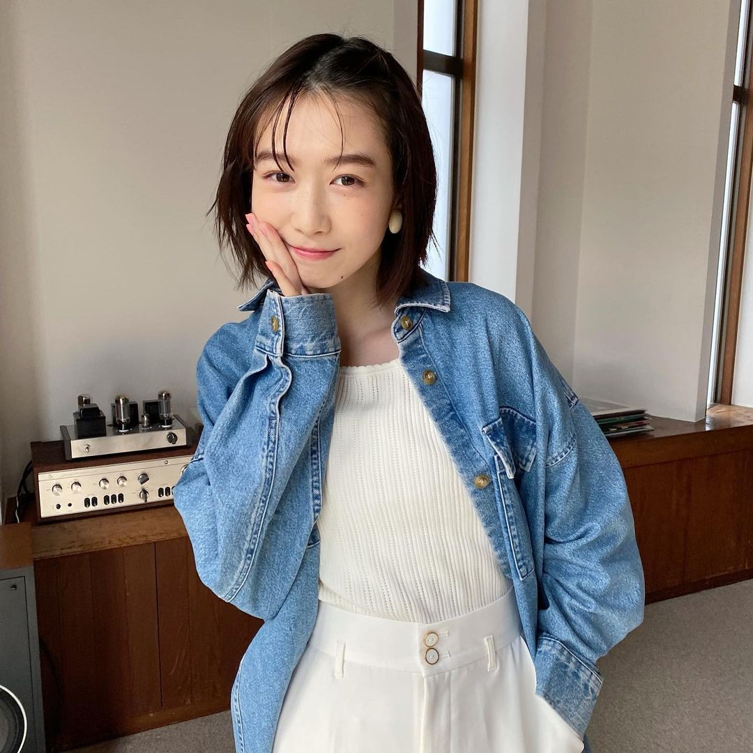 発売中のノンノ3月号 Gu 春の激推しアイテムnews より 岡本夏美さんのオフショットをお届け むにゅっとした表情が本当に可愛い なっつんの写真 Magmoe 発売中のノンノ3月号 Gu 春の激推しアイテムnews より 岡本夏美さんのオフショットをお届け むにゅっとした表情が本当に可愛い なっつんの写真 Magmoe