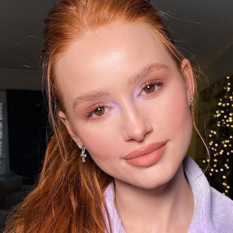 ELLEbeauty 誰もが自分に合ったメイク、そして好きなカラーを自由に纏うという傾向が強くなっているビューティ業界なかでも今季注目を集め