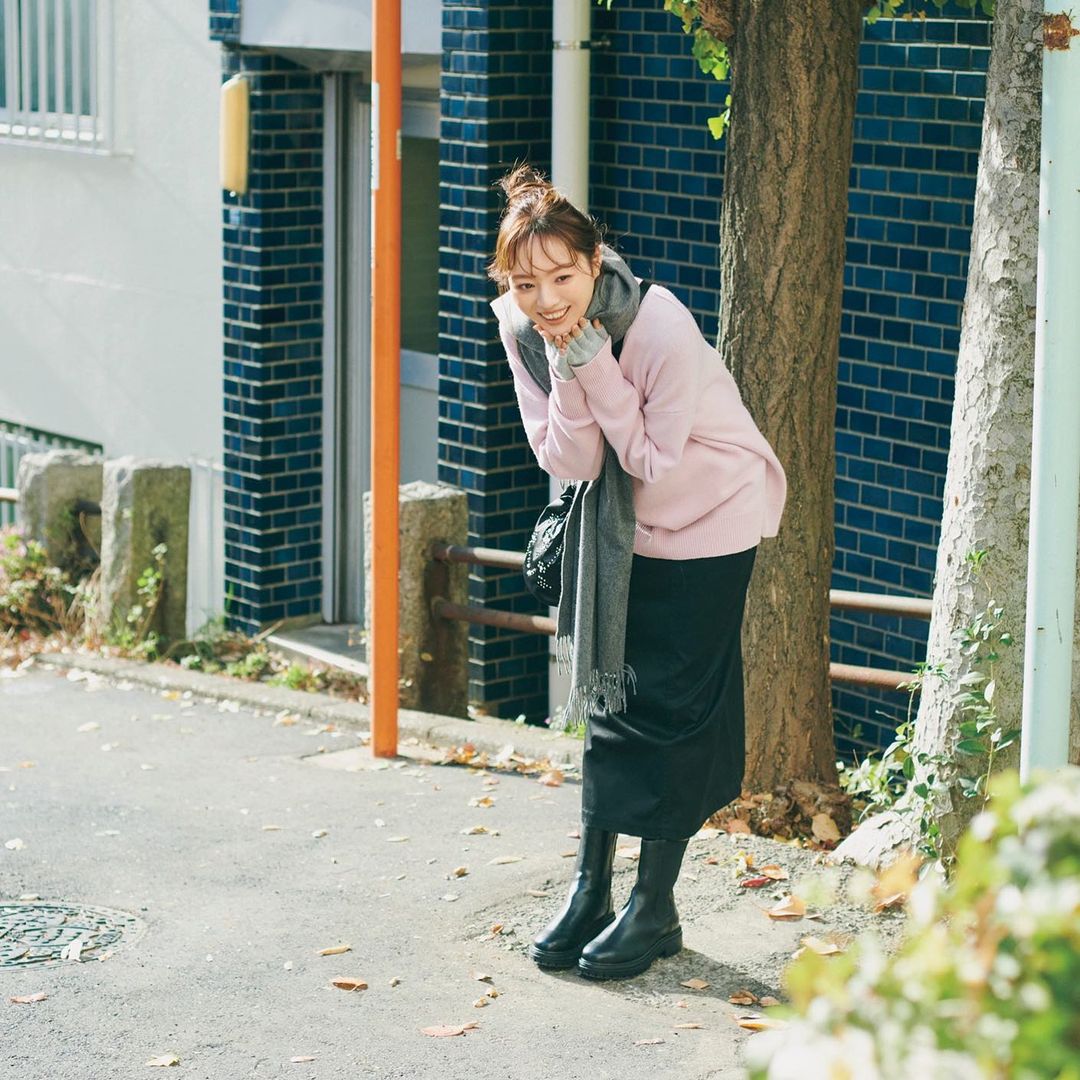 最近あたたかい毎日が続いていますが 今週は気温が下がる日があるみたいですよ まだまだ冬服はしまえない だけどあたたかい日もある今の時期は 色みで春っぽさを Magmoe