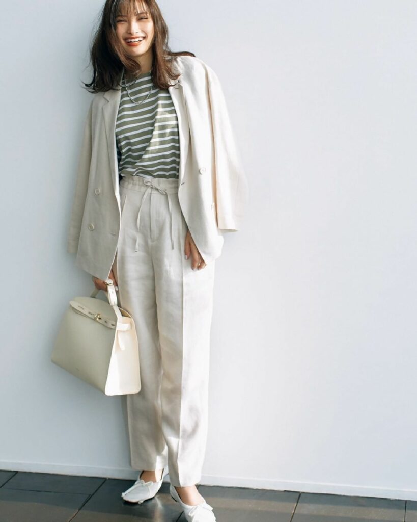 2月26日（金）
今季も引き続きトレンドのセットアップ。コーデを考えなくても即おしゃれが叶う時短アイテムはお疲れぎみの金曜日にぴったり。軽やかなリネン素材だから