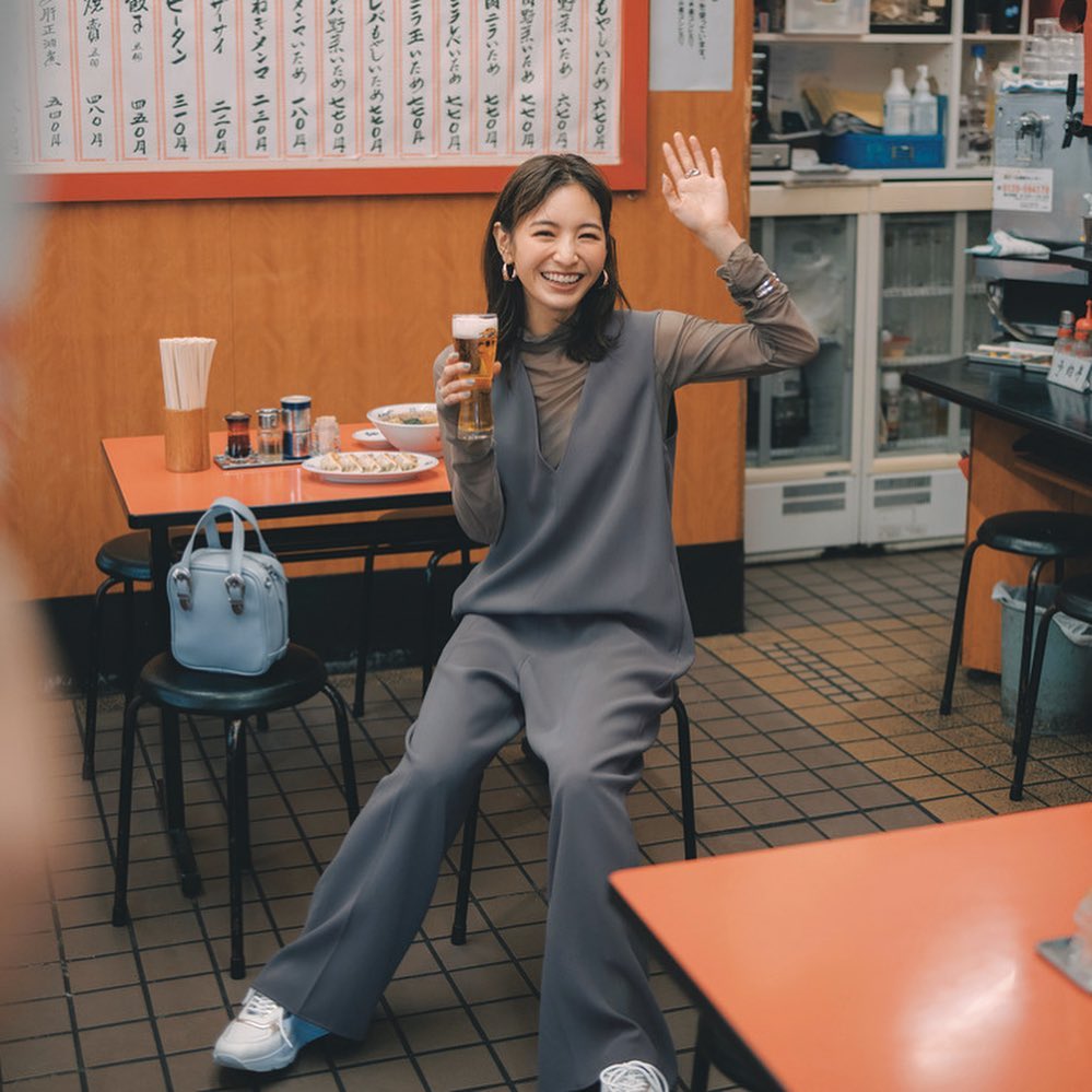 女の子が着るモードでハンサムなオールインワンが好き これは誰の理想のデート服でしょう Cancam4月号では Sixtones Magmoe
