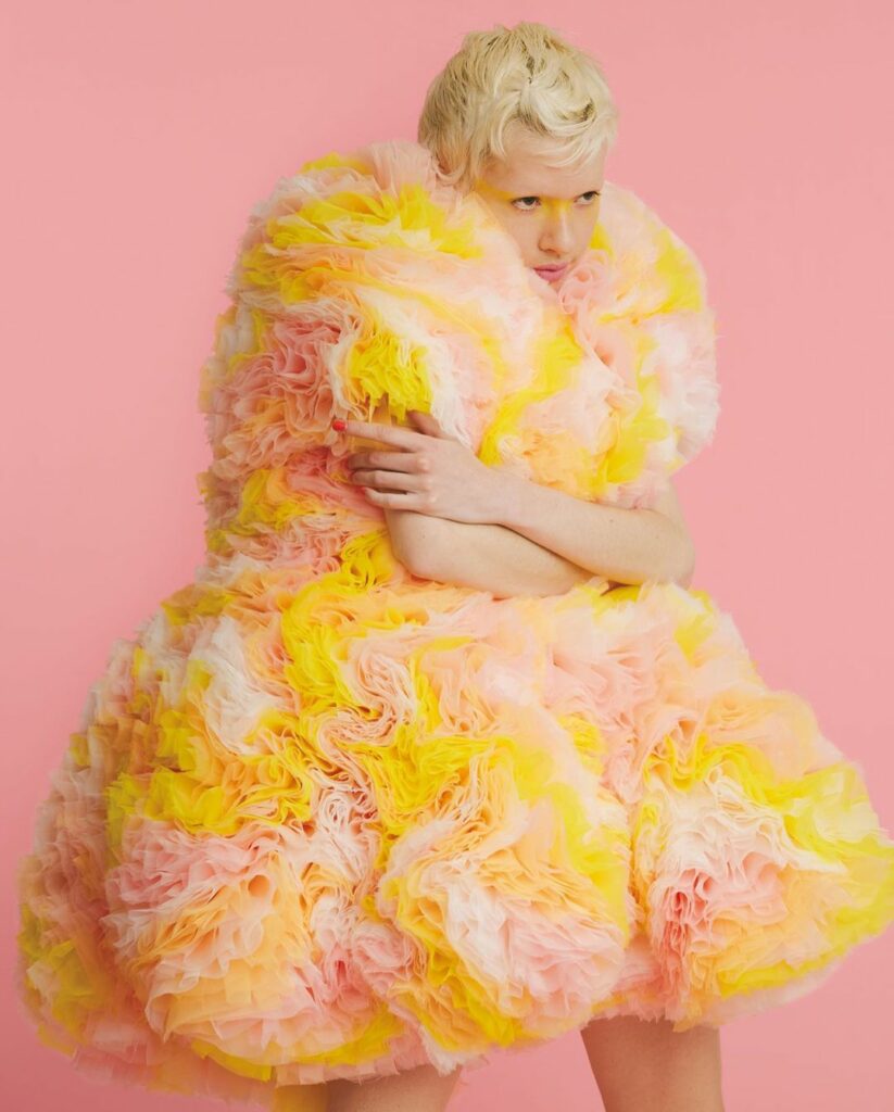 【希望がふくらむ、まあるい服。】 パフっとボール状にふくらんでみたり、サクっとホール状にくりぬかれてたり。“まあるい”をテーマに、服や小物を厳選セレクト 【希望がふくらむ、まあるい服。】 パフっとボール状にふくらんでみたり、サクっとホール状にくりぬかれてたり。“まあるい”をテーマに、服や小物を厳選セレクト