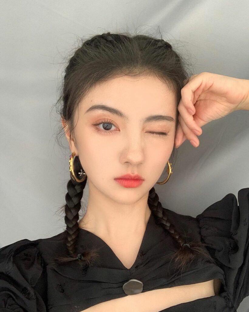 今からチェックしておきたい中国発おしゃれガール
“チャイボーグメイク”や中国コスメなどが話題になった2020年。今年は “中国ブーム”が更にヒートアップし 今からチェックしておきたい中国発おしゃれガール
“チャイボーグメイク”や中国コスメなどが話題になった2020年。今年は “中国ブーム”が更にヒートアップし